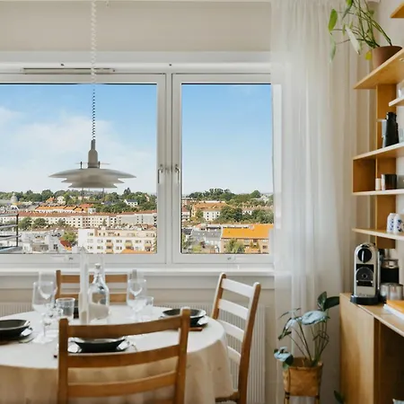 Panoramic Views And Sunsets Atop Grunerlokka